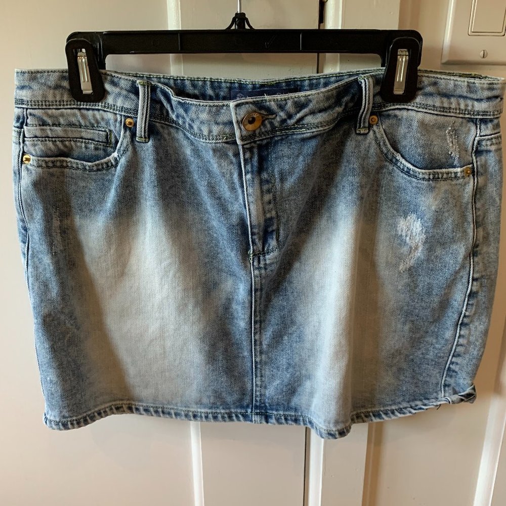 Wash denim skirt, size large